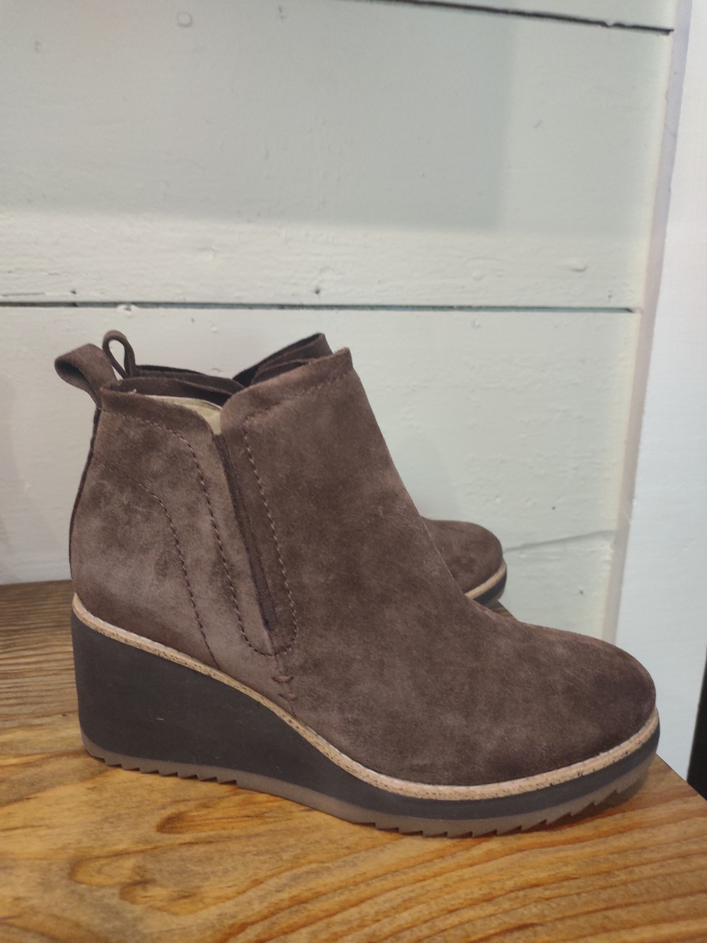 Sofft Emeree Taupe Suede Wedge Ankle Booties 7M